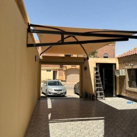 مظلات بدون اعمدة – تنفيذ مؤسسة أناقة ظل المدينة لتنفيذ أجمل حلول التظليل العصرية